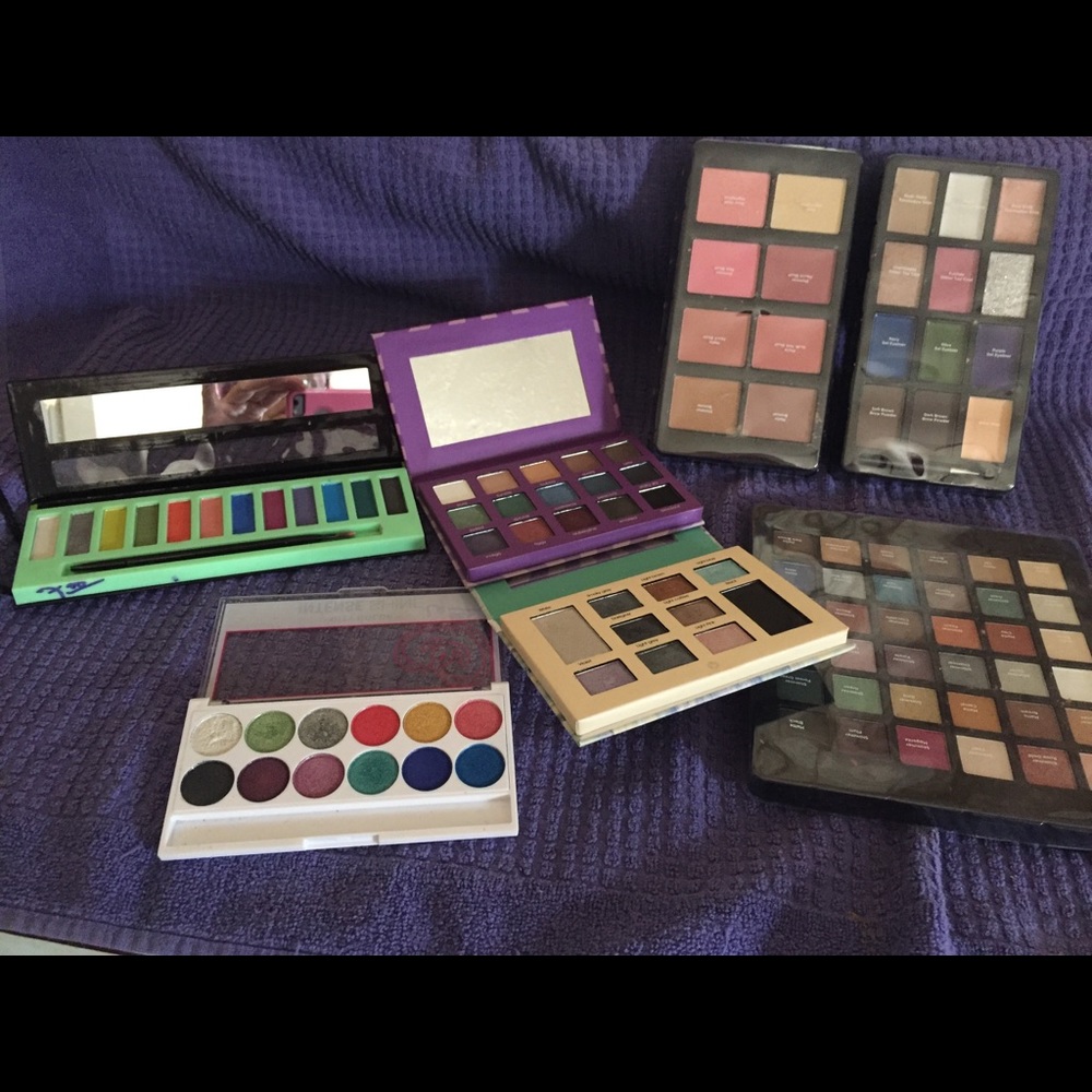 A Variety of ladies makeup